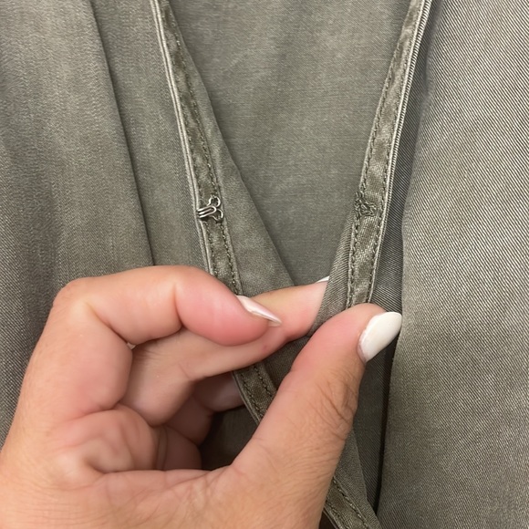 Express Silky Soft Twill Utility Romper *NWOT* - Picture 4 of 6